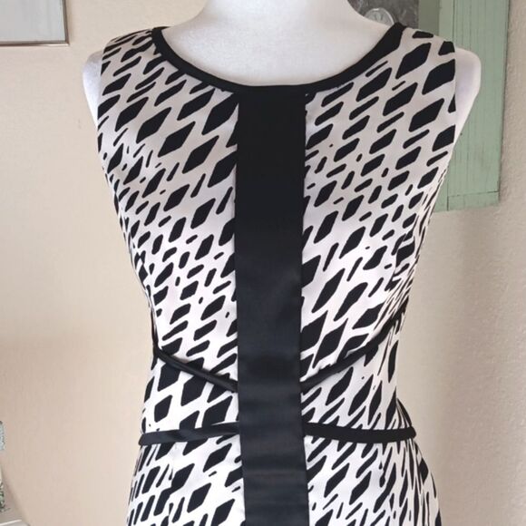 Sangria Black and White Patterned Dress - Picture 2 of 11